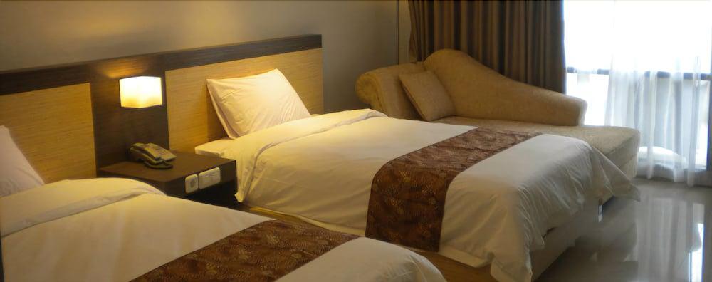 แกรนด์ อินนา ซามูดรา บีช Hotel Cimaja ภายนอก รูปภาพ